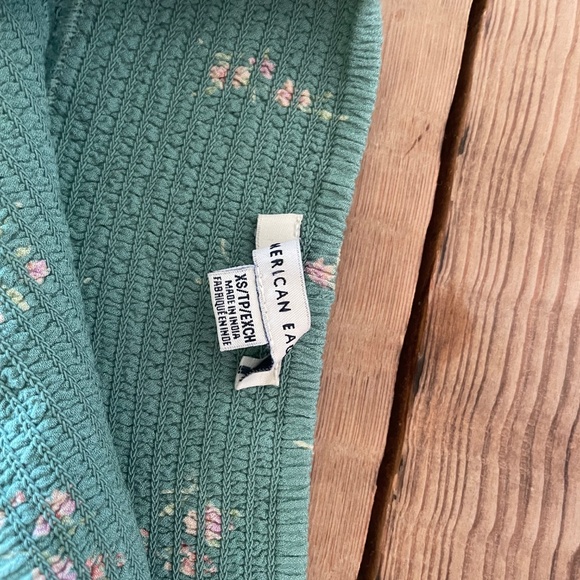 American Eagle Floral Shorts - Picture 2 of 4